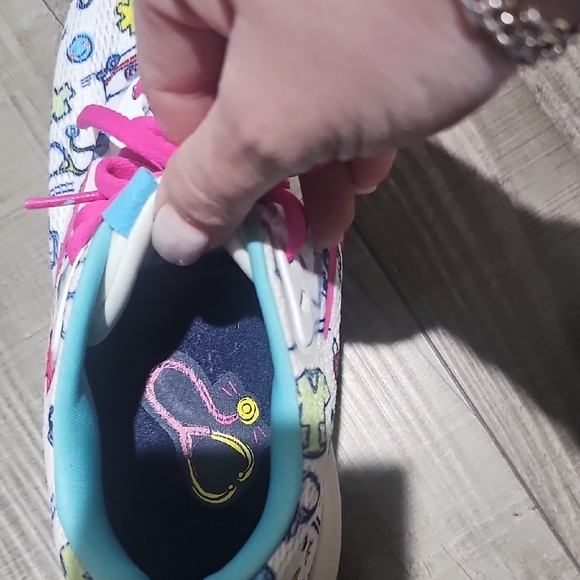 Brooks White and Pink Medical Athletic Shoes - Picture 4 of 8